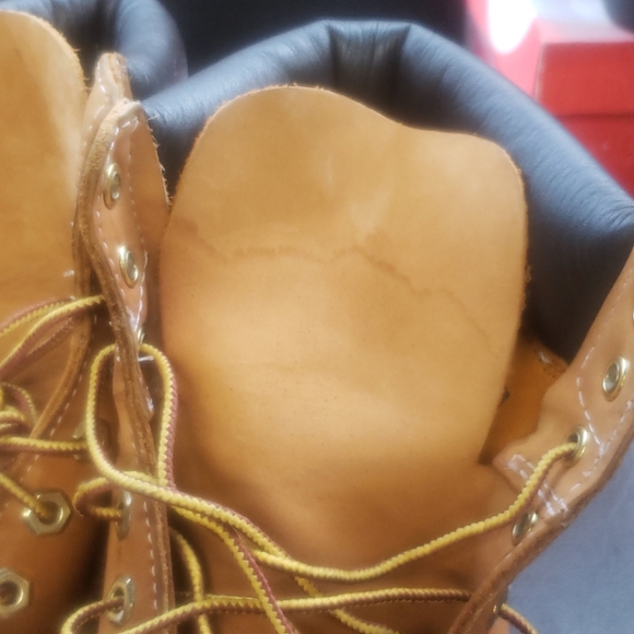 10 1/2 Butter Tims used some scuffs. Pic 5,6,7 main image 6